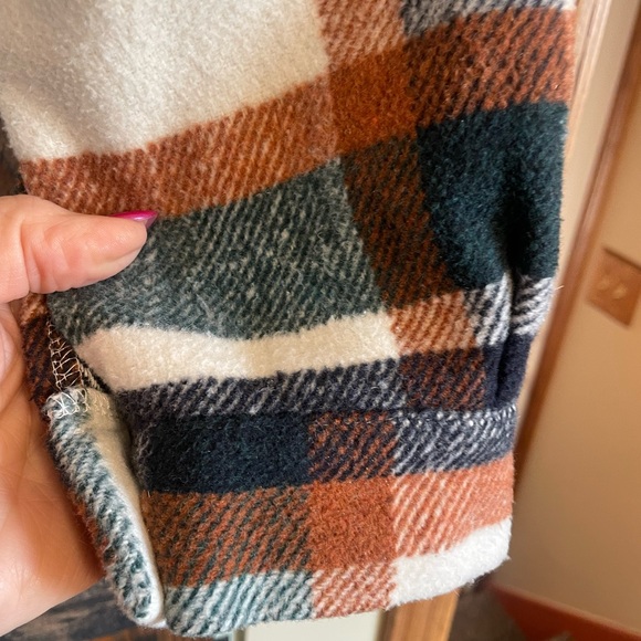 Plaid Button-Up Jacket Shacket. - Picture 4 of 6